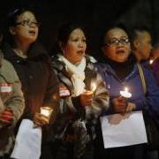 large_Supporters of Saul Timisela sing during vigil--Indonesian Immigrant